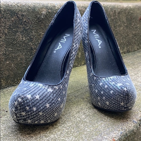 Heels - Picture 2 of 3